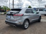 Used 2020 Ford Edge Titanium image 2