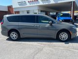 Used 2023 Chrysler Pacifica Touring-L image 4