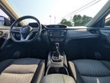 Used 2017 Nissan Rogue SV image 2