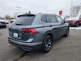 Used 2022 Volkswagen Tiguan SE w/ Panoramic Sunroof Package image 3