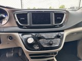 Used 2019 Chrysler Pacifica Touring-L image 6