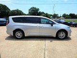 Used 2024 Chrysler Pacifica Touring-L image 3