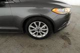 Used 2017 Ford Fusion SE w/ Fusion SE Technology Package image 4