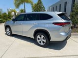 Used 2021 Toyota Highlander L image 2