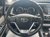 Used 2017 Toyota Highlander XLE image 2