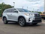 Used 2019 Toyota Highlander LE image 2