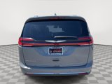 Used 2022 Chrysler Pacifica Touring-L image 4