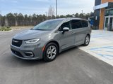 Used 2023 Chrysler Pacifica Limited image 2