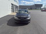 Used 2015 Chrysler 200 S w/ Comfort Group image 2