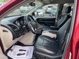 Used 2015 Chrysler Town & Country Touring image 3