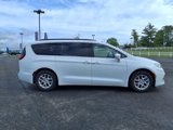 Used 2022 Chrysler Pacifica Touring-L image 2