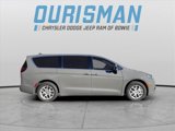 New 2025 Chrysler Pacifica Select image 2