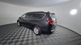 Certified 2022 Chrysler Pacifica Touring-L image 6