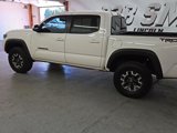 Used 2017 Toyota Tacoma TRD Off-Road image 3