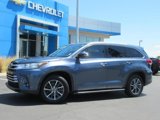Used 2018 Toyota Highlander SE image 2