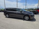 Used 2023 Chrysler Pacifica Touring-L image 2