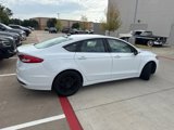 Used 2017 Ford Fusion SE w/ Fusion SE Technology Package image 3