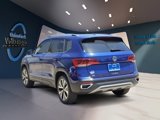 Certified 2024 Volkswagen Taos SE image 3