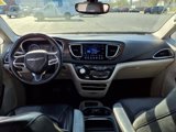Used 2017 Chrysler Pacifica Touring-L image 4