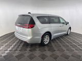 Used 2023 Chrysler Pacifica Touring-L image 5