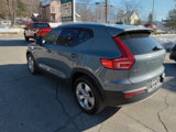Used 2021 Volvo XC40 T5 Momentum image 3