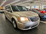 Used 2014 Chrysler Town & Country Touring-L w/ Driver Convenience Group image 3