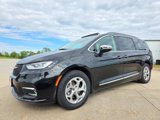 Certified 2023 Chrysler Pacifica Limited image 3