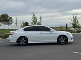 Used 2017 Honda Accord Touring image 4