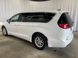 Used 2023 Chrysler Pacifica Touring-L image 4