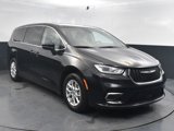 Used 2023 Chrysler Pacifica Touring-L image 3