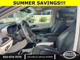 Used 2022 Chrysler Pacifica Touring-L image 6
