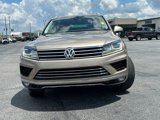 Used 2016 Volkswagen Touareg Sport image 5