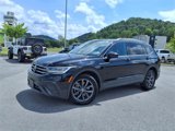 Used 2022 Volkswagen Tiguan SE image 2