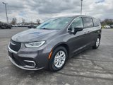 Used 2023 Chrysler Pacifica Touring-L image 4