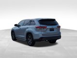 Used 2017 Toyota Highlander LE image 3
