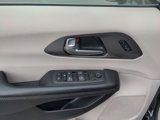 Used 2022 Chrysler Pacifica Touring-L image 6