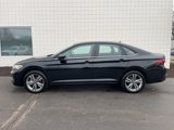 Used 2022 Volkswagen Jetta SE image 2