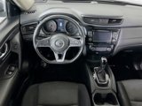 Used 2017 Nissan Rogue SV image 3