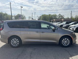 Used 2017 Chrysler Pacifica Touring w/ Tire & Wheel Group image 5