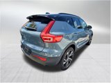 Certified 2022 Volvo XC40 T4 R-Design image 4