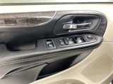 Used 2015 Chrysler Town & Country Touring-L w/ Driver Convenience Group image 3