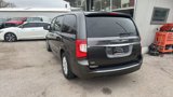 Used 2016 Chrysler Town & Country Touring image 3