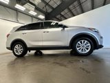 Used 2019 Kia Sorento LX image 3