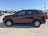 Used 2012 Kia Sorento LX w/ Convenience Pkg image 2