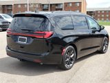 New 2025 Chrysler Pacifica Limited image 4
