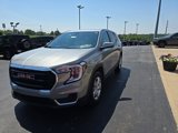 Used 2024 GMC Terrain SLE image 3