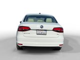 Used 2017 Volkswagen Jetta SE image 4