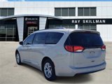Used 2017 Chrysler Pacifica Touring-L Plus image 3