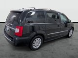 Used 2015 Chrysler Town & Country Touring image 4