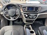 Used 2018 Chrysler Pacifica L image 6
